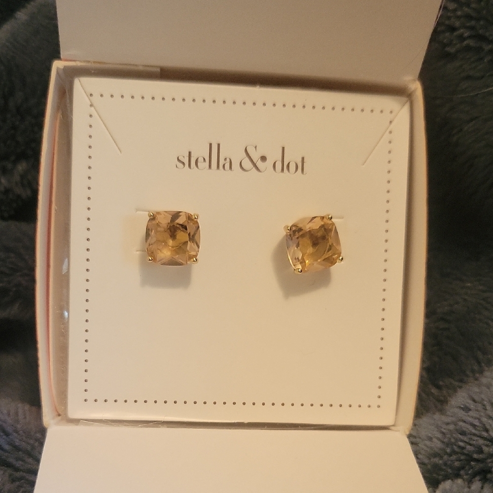 Stella & Dot Gold-Tone Square Earrings Luxe Stud Pink Never Used